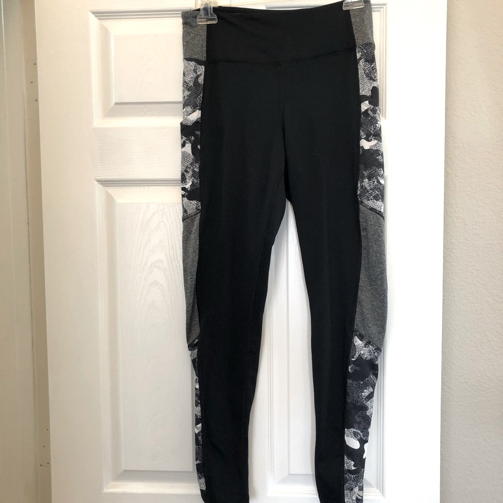 Sz M Marika black leggings EUC